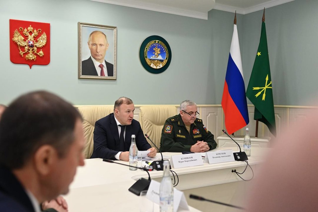 оптика вывеска вертикальная. оптика образцов майкоп. салон оптики вывеска. табличка оптика. реклама магазина оптики.